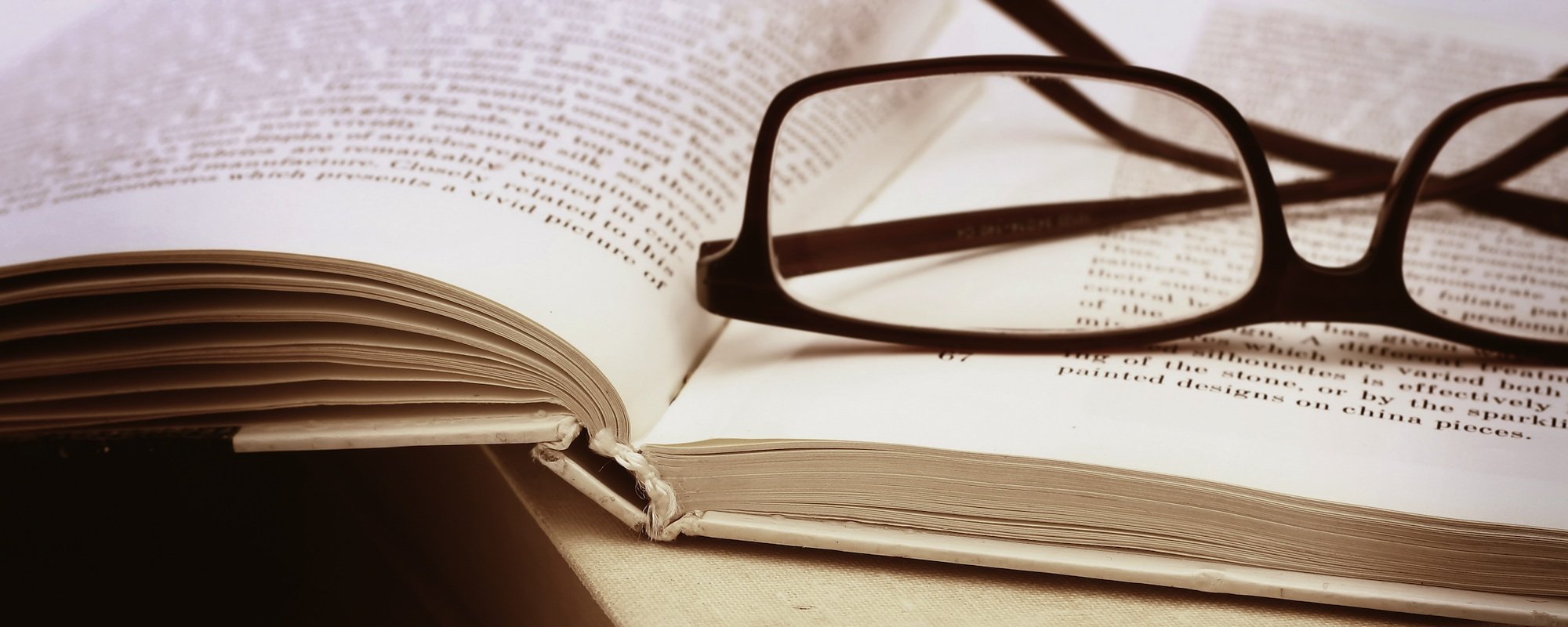 glasses books2000x800